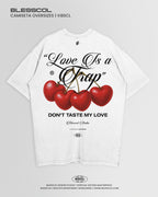 CAMISETA OVERSIZE EDITION LOVE IS A TRAP